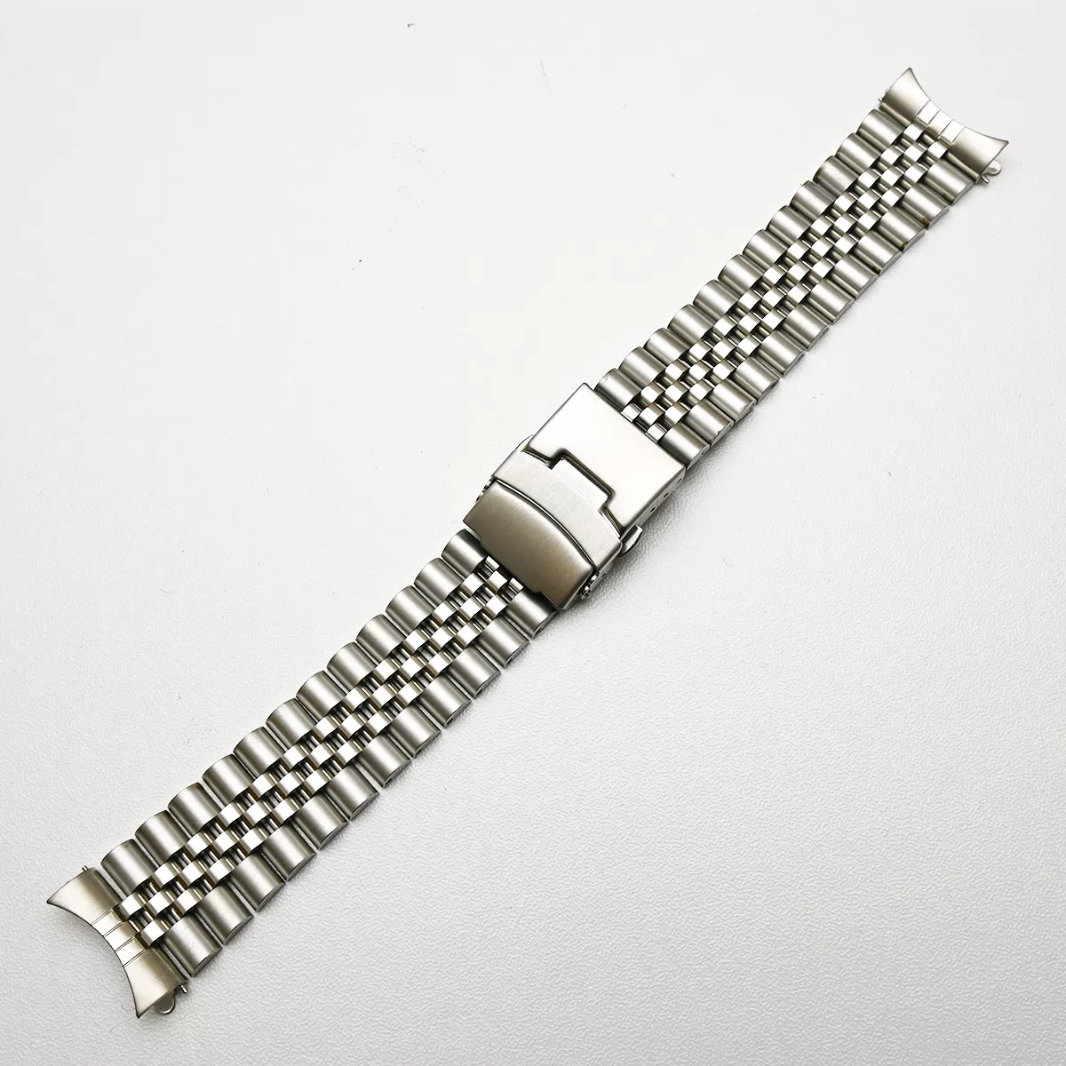 Invella 22mm Jubilee Style Curved Bracelet Watch Strap | Invella